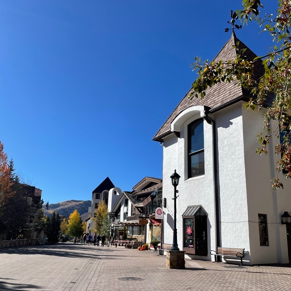 Meet your Posher, Julie - Picture 1 of 2